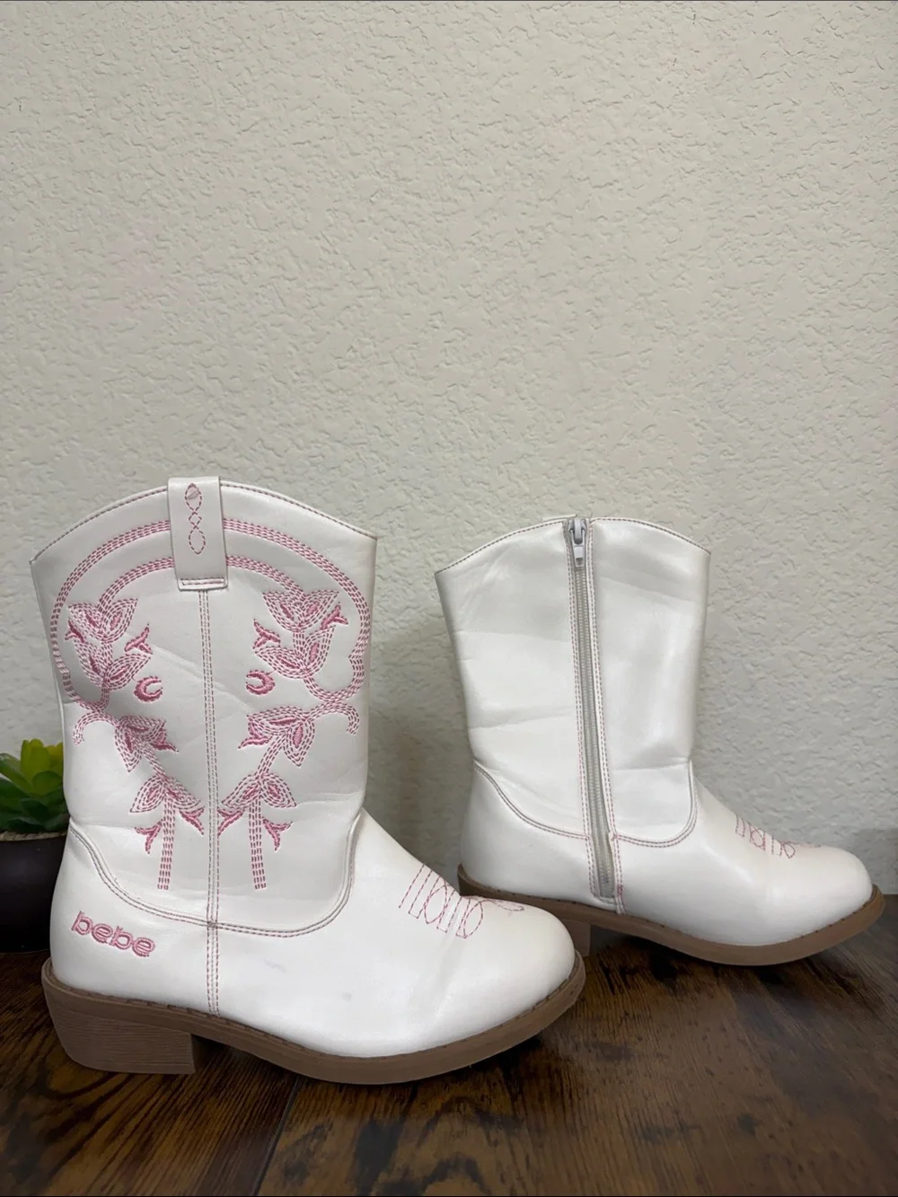 bebe • Girls White Pink Embroidered Western Cowgirl Cowboy Boots